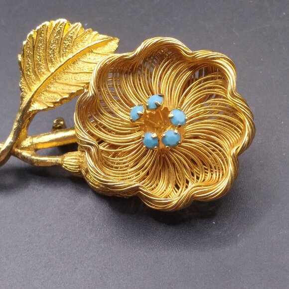 Vintage Gold tone Flower brooch with Turquoise stones - Picture 2 of 4